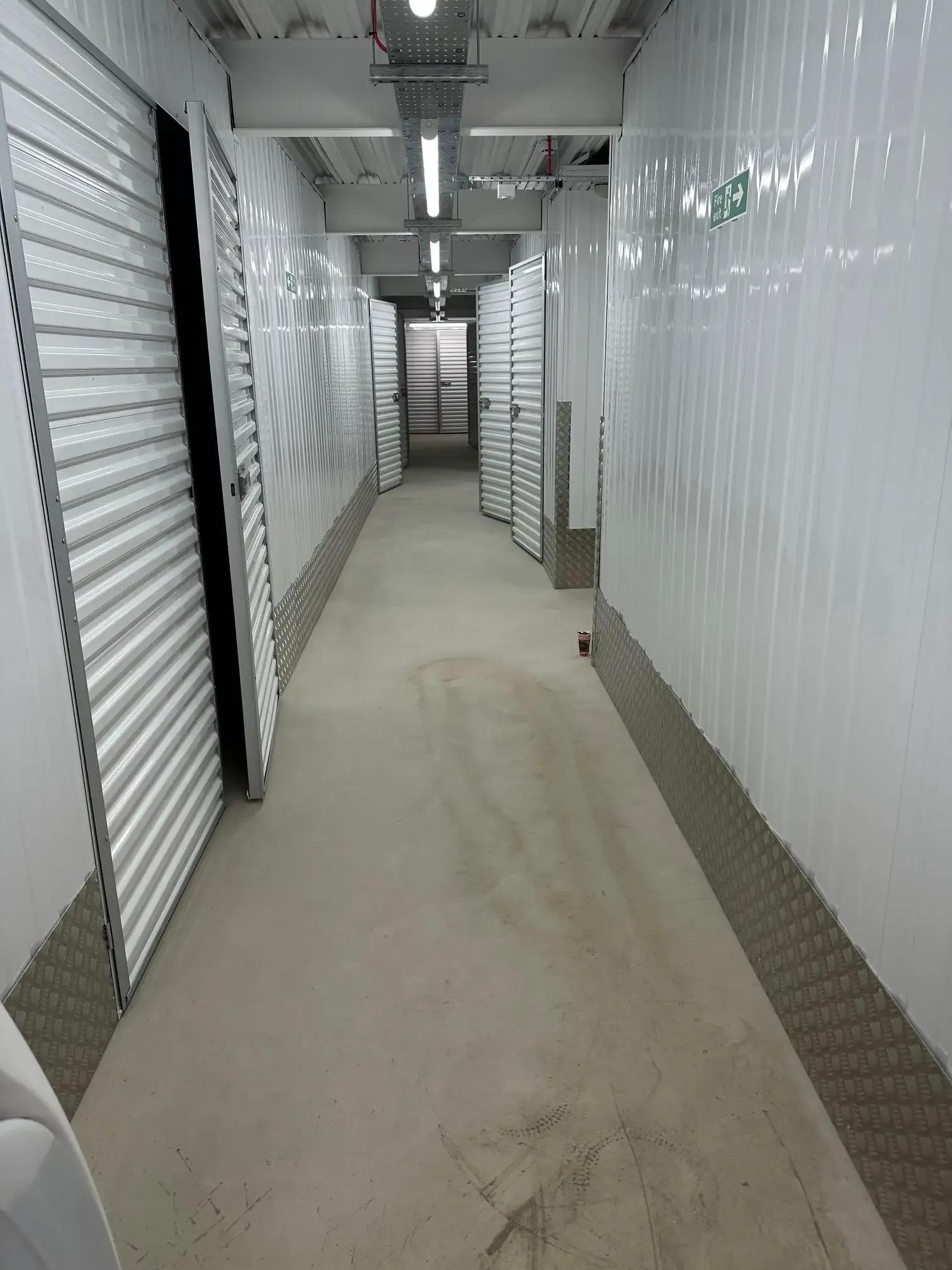 Self-storage outlet contract clean
