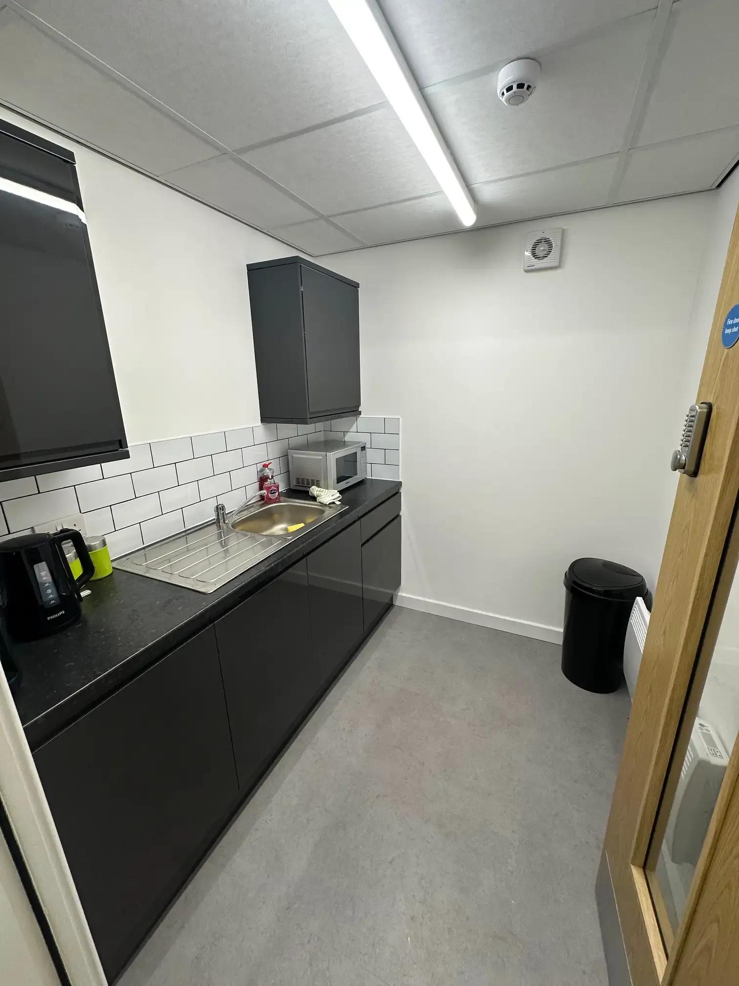 Self-storage outlet contract clean